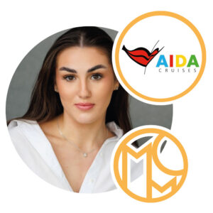Isla Leigh performing onboard the AIDAcosma